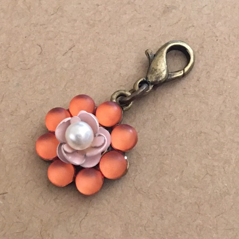 Brass tone setting cabochon flower charm